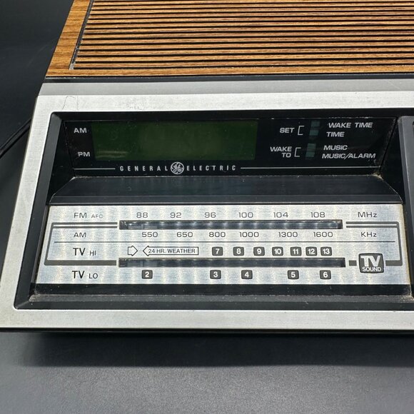 Vintage General Electric AM FM Radio Alarm Clock 1980s Faux Woodgrain 7-4687A - Picture 11 of 17